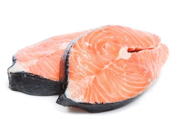 COVID-19: Hipótese de origem de novo foco em Pequim com origem em salmão importado rejeitada