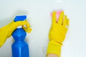 Governo aprova restrições para detergentes e cosméticos com microplásticos