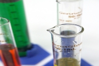 Estão na água, nos tampões, nos cosméticos e agora nos alimentos. Químicos tóxicos 