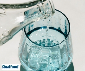 5 raz&otilde;es para escolher &aacute;gua embalada em vidro