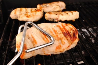 Cuidados básicos para fazer um &quot;barbecue&quot; seguro em pleno verão