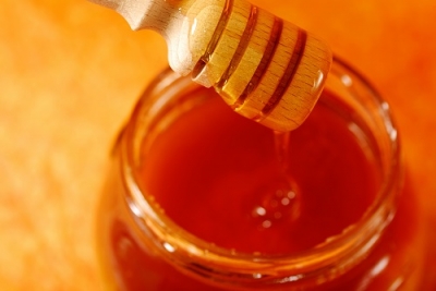 A queda de um mito: o mel não cura a tosse e pode não ser melhor do que o açúcar